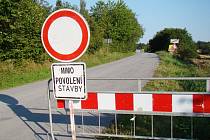 Zavřená silnice u Hroznatína