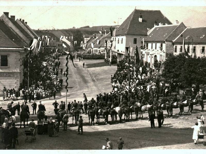 Oslavy příjezdu T. G. Masaryka, Náměšť nad Oslavou, náměstí, 13. 6. 1928.