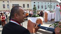 Ceremonie při svěcení nového zvonu