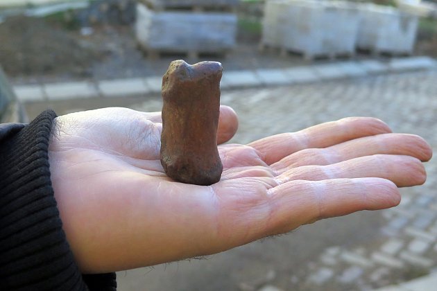 Archeologové v Třebíči našli dvorec Horka, hluboký příkop, další kostry a hračky