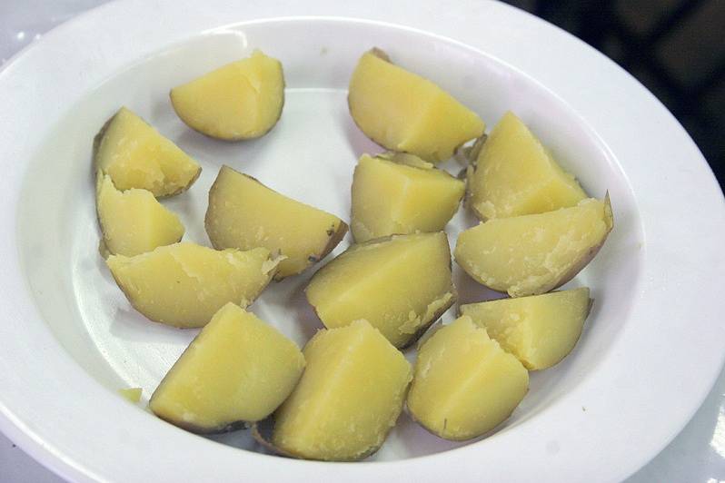 Ochutnávka jablek a brambor v Třebíči
