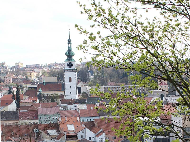 Městská věž při kostele sv. Martina v Třebíči a pohledy z ochozu.