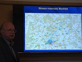 Ředitel třebíčské divize Vodárenské akciové společnosti Jaroslav Hedbávný popisuje, kde všude se pitná voda z přehrady Mostiště na Třebíčsku pije.
