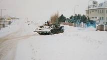 Sníh a silný vítr udělaly před 20 lety nejen z Třebíčska téměř nedostupnou zónu. Na Třebíčsku pomáhala civilní obrana z Bučovic se svými vozidly.