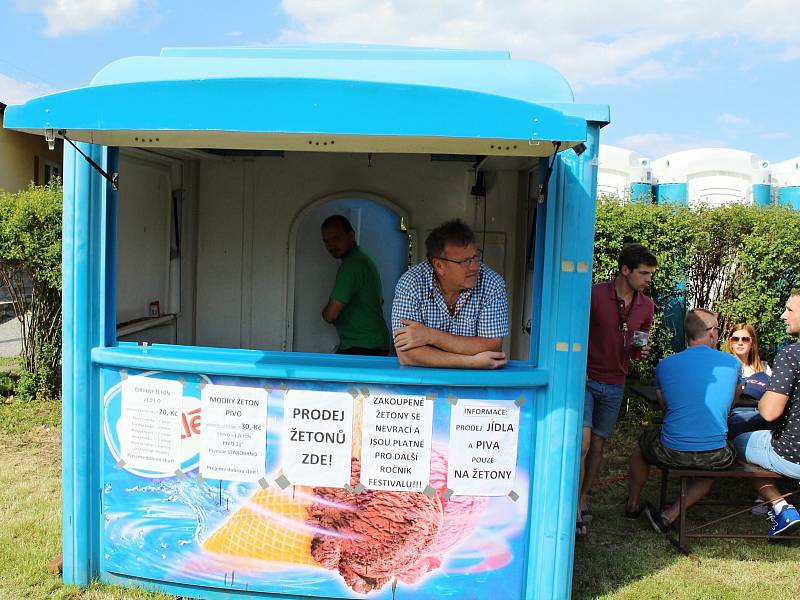 Jako přípravu na EET pojali letošní akci pořadatelé Rokytná festu. Zavedli žetony.