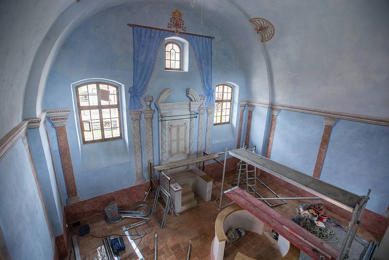 Rekonstrukce židovské synagogy v Polici.