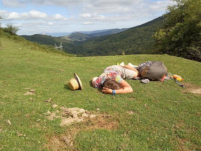 Mladí cestovatelé z Třebíče se vydali pěšky z Paříže do Santiaga de Compostela. Svoje putování sepsali a nyní vydávají knihu.