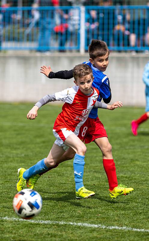 Už 38. ročník mezinárodního Memoriálu Štěpána Maruše fotbalových přípravek se v sobotu uskutečnil v Okříškách.