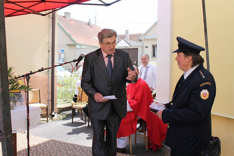 VIDEO: Mladoňovičtí hasiči mají novou zbrojnici