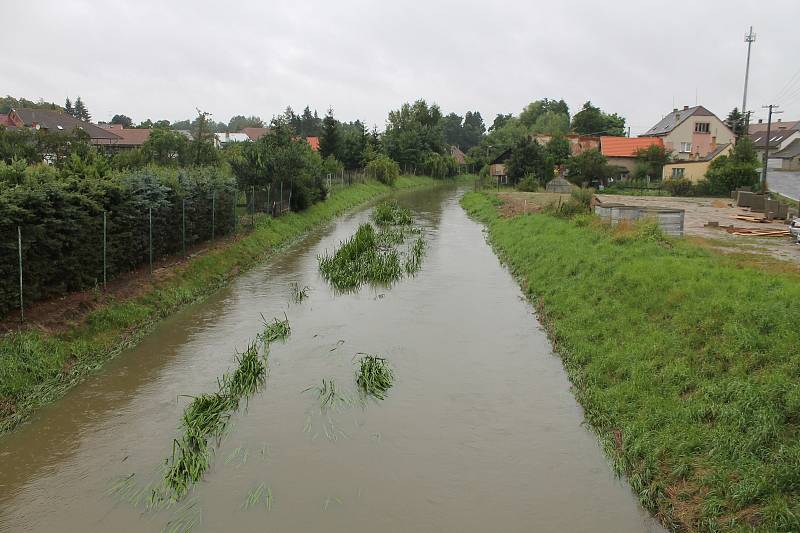 Na Jaroměřicku po vydatných deštích vystoupala hladina koryta Rokytné i Štěpánovického potoka.