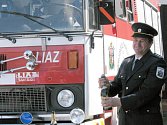 Dobrovolní hasiči v Rudíkově si nechali posvětit nové hasičské auto