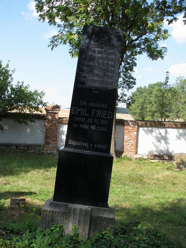 Hřbitov v Moravských Budějovicích byl založen na počátku 20. století. 