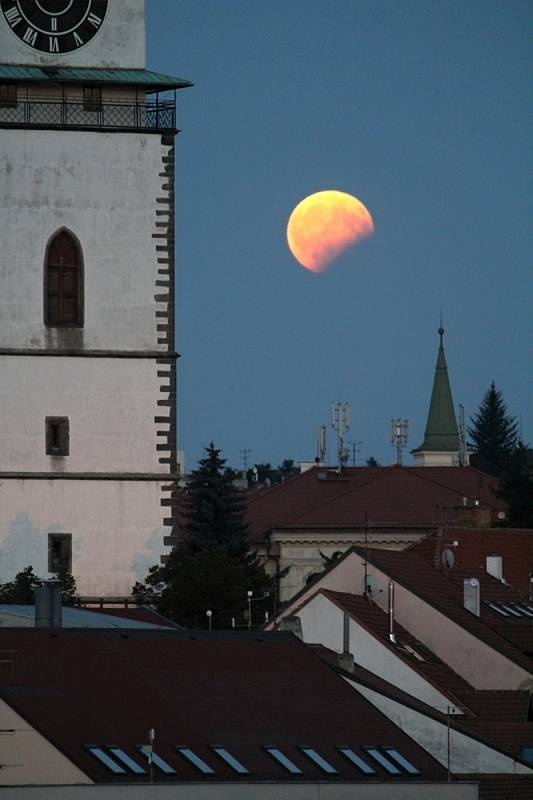 Zatmění měsíce v Třebíči.