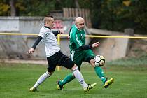 Už sedm kol v řadě jsou v letošním ročníku východní skupiny 1. A třídy bez porážky fotbalisté vedoucích Rapotic (v zeleném).