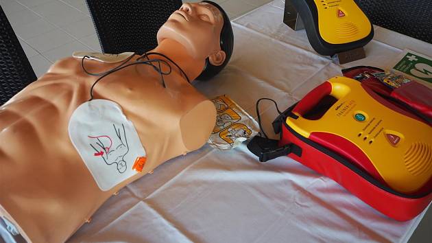 Na třebíčských sportovištích budou nově automatické defibrilátory