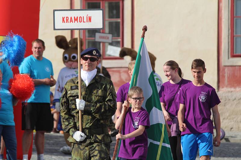 Regionální olympiáda dětí a mládeže začala v úterý v podvečer v Náměšti nad Oslavou.