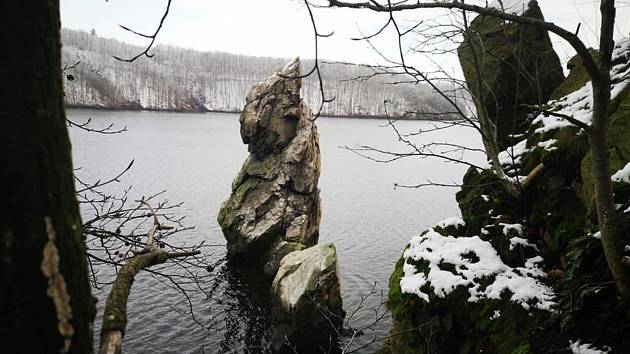 Putování po březích Dalešické přehrady. Podívejte se na fotografie