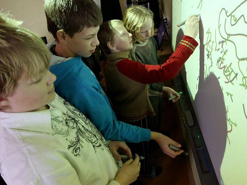 Základní škola v Budišově představila ve středu novou multifunkční učebnu.