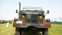 Americký vojenský terénní třínápravový nákladní automobil REO M35 A2.