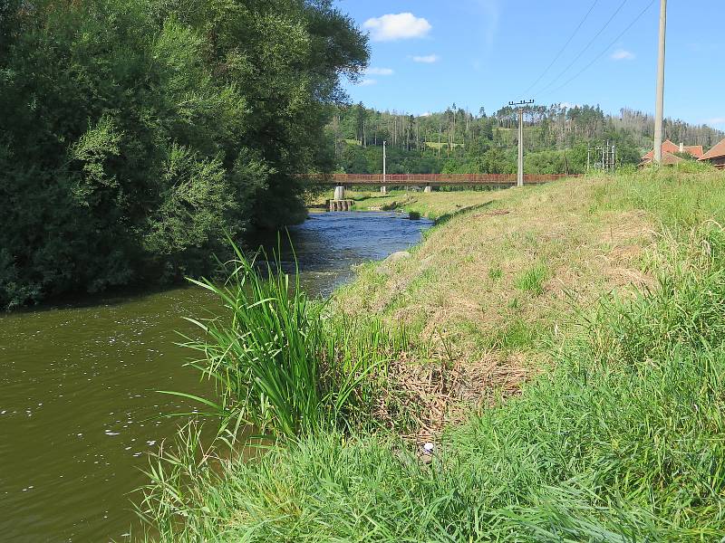 Někdejší ústí Leštinského potoka, který se do řeky Jihlavy vléval do protiproudu, což komplikovalo průtok řeky. Nyní teče potok jinudy.