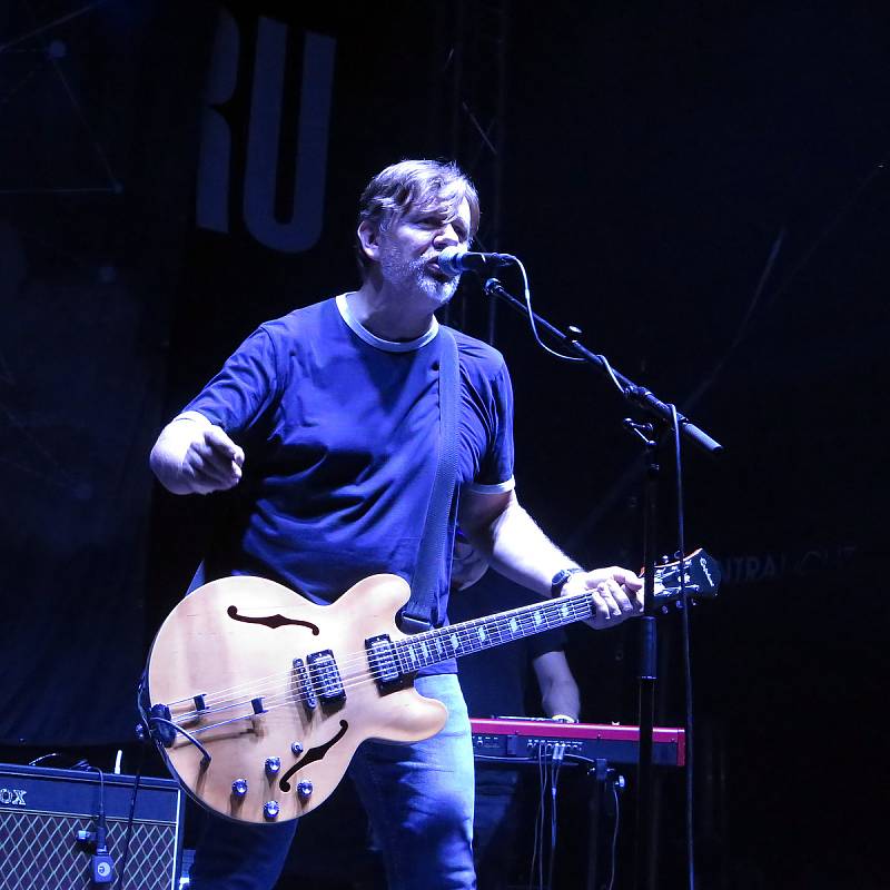 Zpěvák Michal Hrůza a kapela Hrůzy na Podzámecké nivě v Třebíči během festivalu Energie pro kulturu.