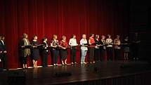Ocenění z rukou představitelů města Třebíče obdrželo na Den učitelů čtrnáct žen. Řád bílé křídy dostalo jedenáct pedagogických a tři provozní zaměstnankyně škol.