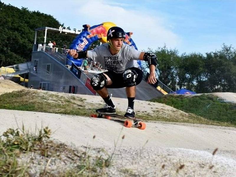 Český reprezentant ve snowboardcrossu Radek Houser je sportovním nadšencem.