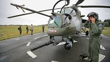 Na snímku bitevní vrtulník Mi-24/35 z 22. letecké základny v Náměšti nad Oslavou, chystající se na předsunuté základně FARPS BORS na Libavé k opakovanému letu.