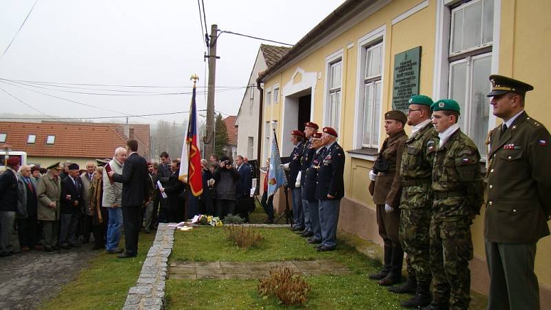 Přes tři stovky lidí zavítalo v sobotu do Hroznatína, aby uctili památku tamějšího rodáka, armádního generála a československého prezidenta Ludvíka Svobody.