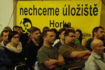Při veřejných besedách se většina lidí vyjadřuje proti úložiště v lokalitě Horka. 