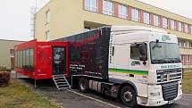 Na třebíčskou průmyslovku zavítal kamion plný technologií s názvem FabLab Truck.