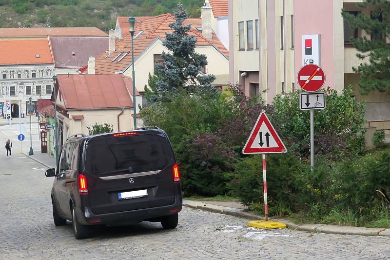 Uzavírka v Soukupově ulici v Třebíči.