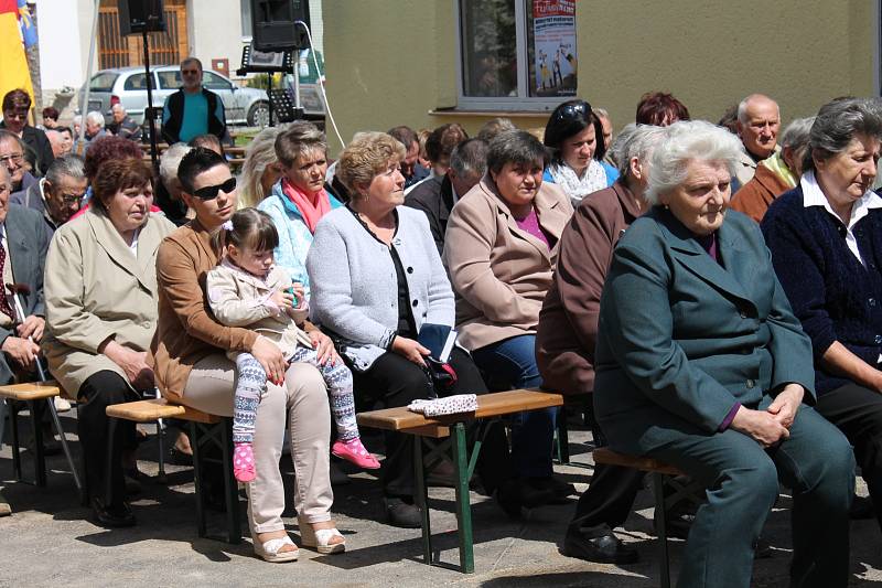 VIDEO: Mladoňovičtí hasiči mají novou zbrojnici