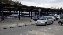 Okolí autobusového nádraží v Třebíči by se mělo změnit. Radnice by chtěla poslední nástupiště odstranit a na jeho místě vybudovat parkoviště pro sedmdesát aut.
