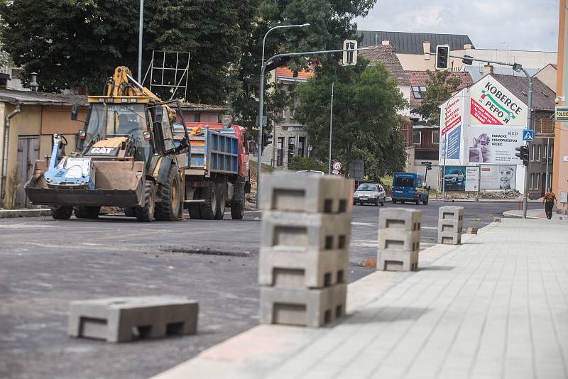 Finální práce na rekonstruované Bráfově třídě v Třebíči.