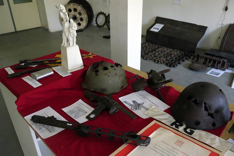 Některé artefakty ze své sbírky lze vidět i ve vodáckém muzeu v Třebíči. To se otevírá při akcích v třebíčské židovské čtvrti nebo na požádání.