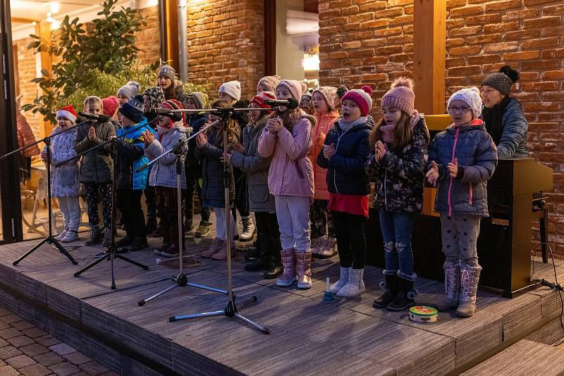 Na první adventní víkend připravili vánoční trhy s kulturním programem ve Valči