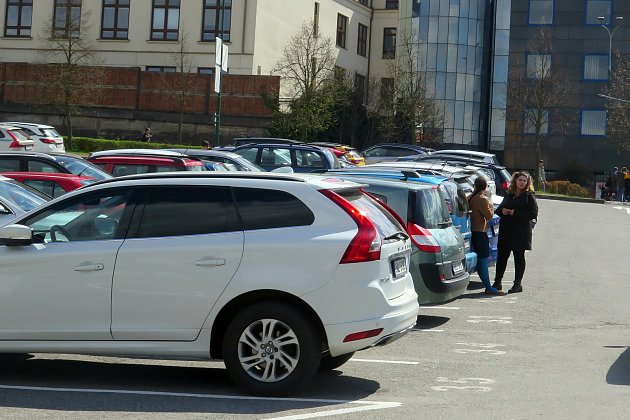 Od května se v Třebíči změní ceny parkování, první hodina bude zdarma