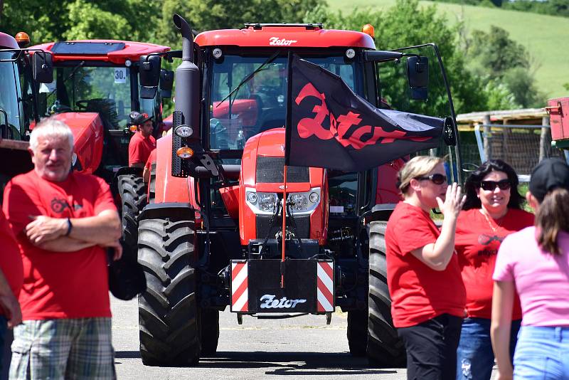 Traktoriáda v Přibyslavicích. K vidění byly pouze traktory značky Zetor.