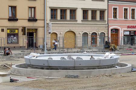 Fotogalerie: Opravované Karlovo náměstí v Třebíči bude mít dva vodní prvky  - Třebíčský deník