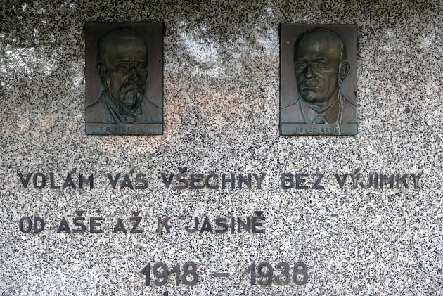 Masarykův pomníček v Třebíči-Týně přečkal nacisty i komunisty