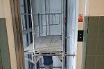 Rekonstrukce výtahů v budově U v třebíčské nemocnici.