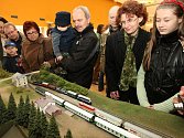 Modely zmenšenin vláčků a železnice přitáhly o uplynulém víkendu do prostor třebíčského Grand hotelu na Karlově náměstí davy malých i velkých návštěvníků. 