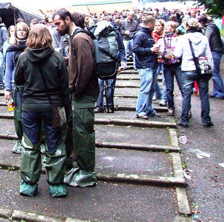 Festival Proti proudu dopadl dobře vzdor osmihodinovému lijáku. V kapelami nabitém programu tvořily hlavní trojlístek briští Dreadzone, Tata Bojs a Kryštof. 