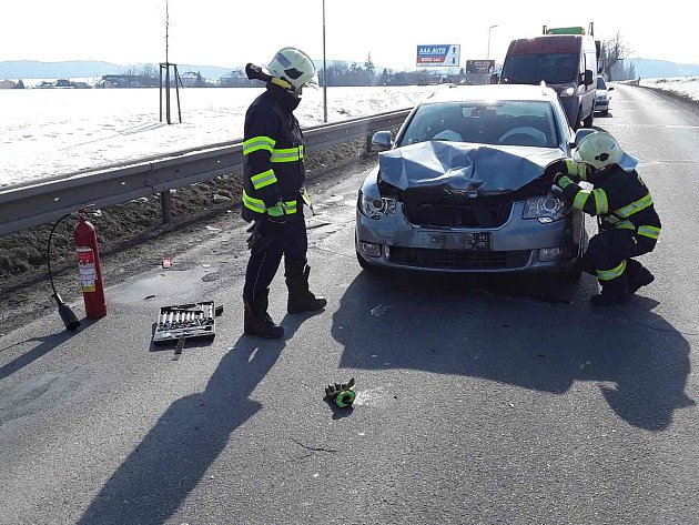 V Třebíči se střela tři osobní auta, nehoda si vyžádala jedno zranění