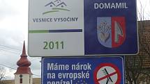 Co znamenají přeškrtnuté hrábě? „Je to symbol hrabivosti velkých hráčů z řad velkopodnikatelů, ministerstev a velkoměst, kteří teď velmi silně lobbují za své zájmy. U nich venkov ani regiony zastání bohužel nenajdou,“ řekl Zdeněk Miklas ze SMS ČR.