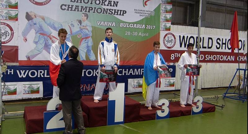 Patnáctiletý Karatista z Třebíče Martin Hanák si pro svůj první mezinárodní úspěch zajel na světový šampionát do Bulharska.
