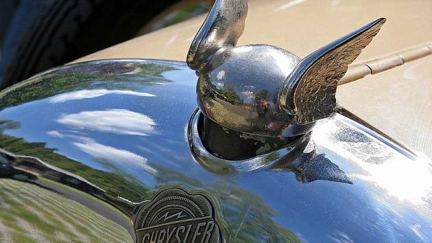 Majitelé nablýskaných automobilů značek Chrysler, Jeep, Plymouth, Dodge a Eagle se o víkendu sešli v třebíčském kempu Poušov.