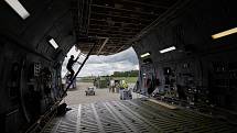 Bezpilotní letoun Reaper pro cvičení Ample Strike přistál na letišti v Ostravě Mošnově, do ČR ho v kontejnerech přepravil obří Lockheed C-5 Galaxy. Teď už je na základně v Náměšti.