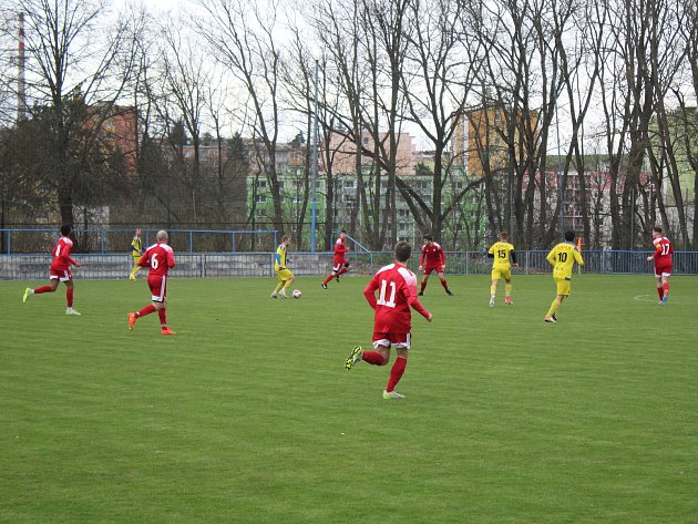 Kam na fotbal v kraji? Přeborová bitva béček v Novém Městě, šlágr kola v Borech